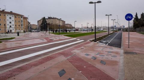 Abren al tráfico y al tránsito peatonal la nueva urbanización del sur del barrio de Txantrea Abren al tráfico y al tránsito peatonal la nueva urbanización del sur del barrio de Txantrea