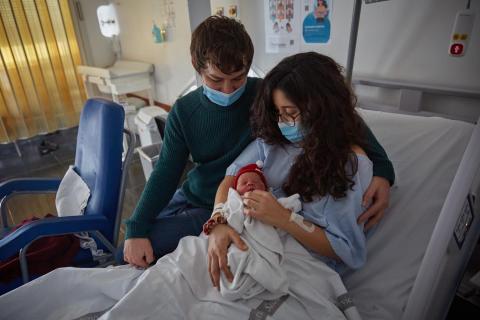 Ekia, con sus padres, Leticia y Serghei Ekia es la primera hija de Leticia y Serghei
