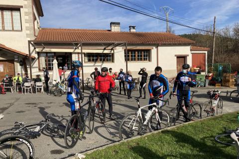 El lugar se convierte en un punto de reunión para los ciclistas que cubren la ruta del El lugar se convierte en un punto de reunión para los ciclistas que cubren la ruta del
