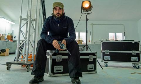 Fernando Pérez Fernández se ha trasladado a este espacio de Améscoa, donde seguirá realizando decorados de teatro Fernando Pérez Fernández se ha trasladado a este espacio de Améscoa, donde seguirá realizando decorados de teatro