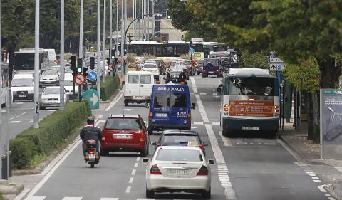 Tráfico en la avenida Baja Navarra Tráfico en la avenida Baja Navarra