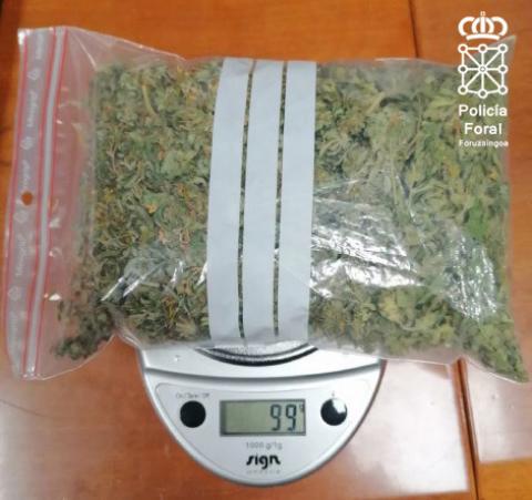 Droga requisada a un conductor que dio una tasa de alcohol delictiva y positivo en drogas Droga requisada a un conductor que dio una tasa de alcohol delictiva y positivo en drogas
