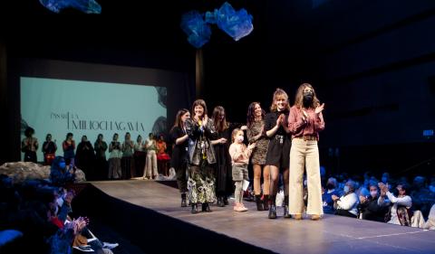 Las diseñadoras recibieron la ovación del público asistente Las diseñadoras recibieron la ovación del público asistente