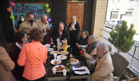 Los residentes fueron recibidos con un lunch de bienvenida para celebrar la vuelta