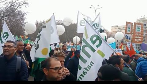 El sindicato ha fletado dos autobuses con miembros y simpatizantes para participar en la protesta '20M Rural'