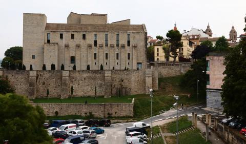 Palacio Real de Pamplona construido por Sancho VI, en la actualidad restaurado como Archivo General de Navarra Palacio Real de Pamplona construido por Sancho VI, en la actualidad restaurado como Archivo General de Navarra