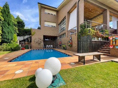 Chalé en Gorraiz Casa con piscina en Gorraiz