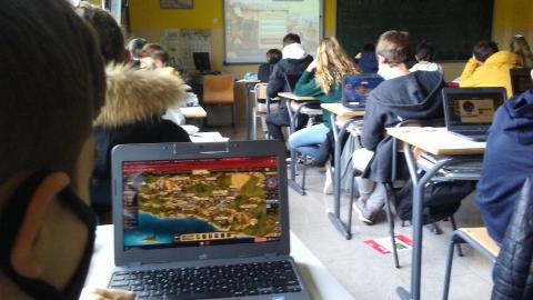 Alumnos de 2 de la ESO jugando a Grepolis Alumnos de 2 de la ESO jugando a Grepolis