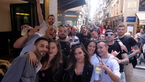 17 horas. Bar Dom LLuis en la calle San Nicolás (Pamplona). “La pandemia ha unido generaciones”, asegura Patricia Aznar (28 años) de tardeo con amigos después de comer 17 horas. Bar Dom LLuis en la calle San Nicolás (Pamplona). “La pandemia ha unido generaciones”, asegura Patricia Aznar (28 años) de tardeo con amigos después de comer