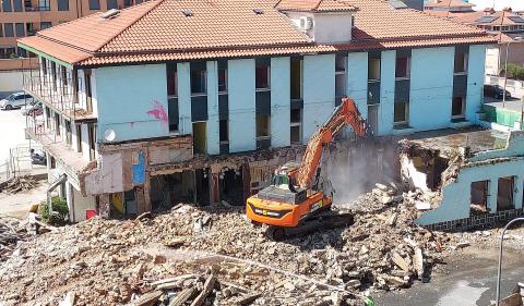 Carioca Las máquinas derriban el antiguo Club Carioca en el incio de las obras