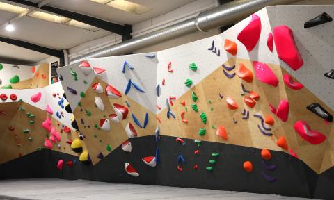 roco3 La nueva sala presenta un muro de competición, dos pisos y vías de todos los niveles