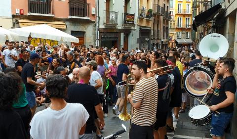 Vídeo con swing en el Casco Viejo de Pamplona en la escalerica sanferminera