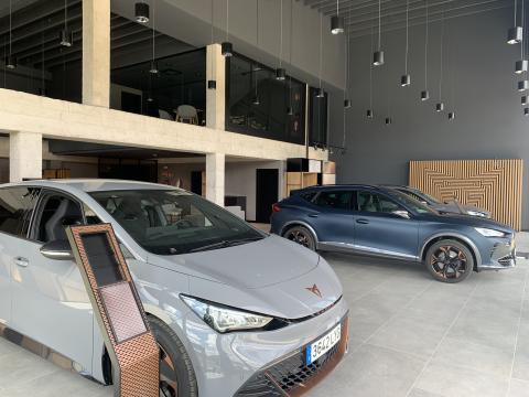 cupra vehiculos El interior de las instalaciones, con varios modelos expuestos
