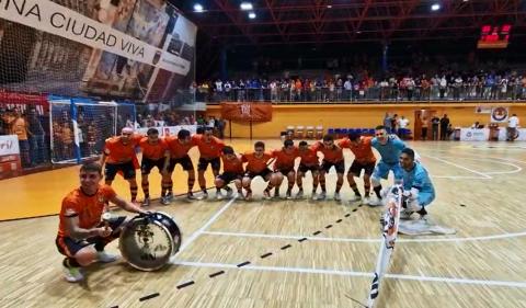 Vídeo de la celebración de los jugadores de Aspil Jumpers tras ganar 6-2 a Palma Futsal