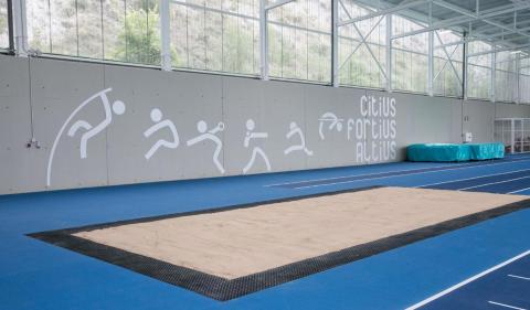 Pista deportiva de atletismo cubierta de Etxabakoitz Pista deportiva de atletismo cubierta de Etxabakoitz