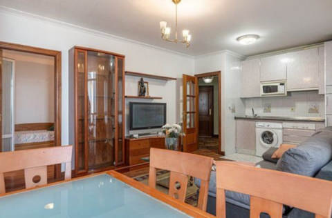 Salón del piso en venta en calle Bixkonde, Zarautz