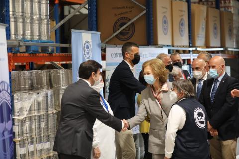 Fotos de la visita de la Reina Sofía al Banco de Alimentos de Navarra.