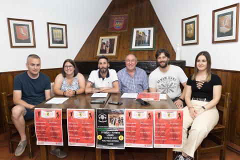 BETERRI PEÑA BETERRI De izquierda a derecha, los integrantes de Beterri Rubén Navarro, Iris Gil, Iñaki Marín, Fernando Martínez, Miguel Domínguez y Ainhoa Hernández