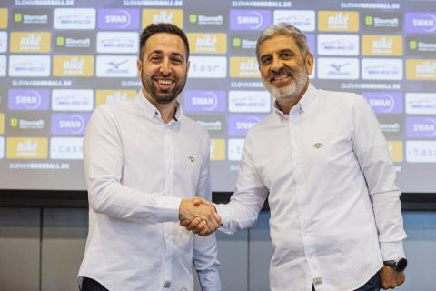 FernandoGurich Fernando Gurich junto a Ernö Kelecsényi, vicepresidente de la federación eslovaca