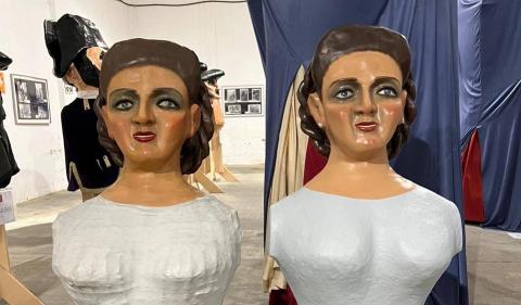 La giganta María Puy, con la réplica luciendo ya los pendientes La giganta María Puy, con la réplica luciendo ya los pendientes