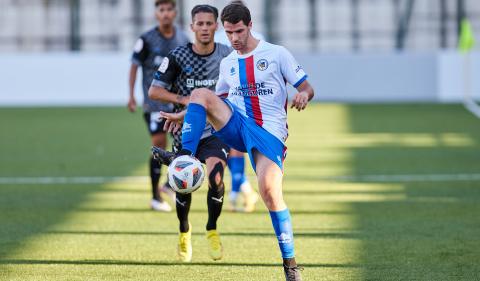 Yoldi, una de las caras nuevas y autor del 2-0, controla el balón