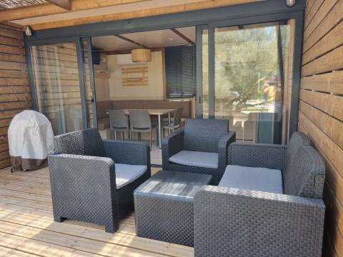 Zona de chillout en la terraza del bungalow. Zona de chillout en la terraza del bungalow.