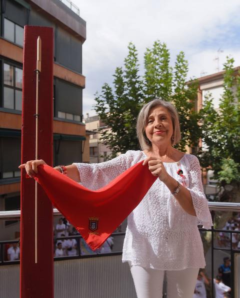 medrano La concejala de NA+, Maricruz Medrano, encargada de lanzar el cohete que da inicio a las fiestas de Azagra.
F: 07/09/2022
P: MARICRUZ MEDRANO MEDRANO, LANZADORA COHETE
L: AZAGRA
T: FIESTAS