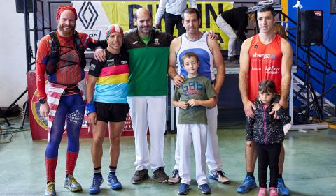 e izquierda a derecha, Mendivil, Gordo, Gorriti, Beltza y Jauregi e izquierda a derecha, Mendivil, Gordo, Gorriti, Beltza y Jauregi