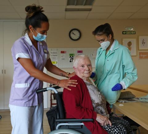 María Jesús Uriz María Jesús Uriz Górriz, de 91 años, en el centro La Vaguada, recibe la 4ª dosis