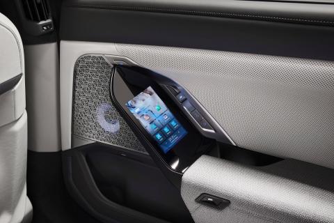BMW i7 x