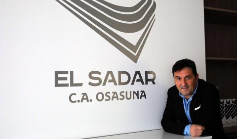 El director deportivo rojillo, en el interior de El Sadar El director deportivo rojillo, en el interior de El Sadar