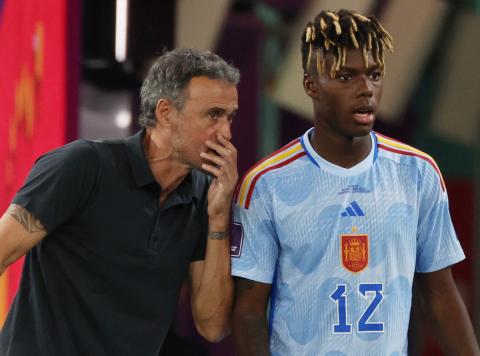 nico2 Soccer Football - FIFA World Cup Qatar 2022 - Round of 16 - Morocco v Spain - Education City Stadium, Al Rayyan, Qatar - December 6, 2022
Spain's Nico Williams with coach Luis Enrique as he prepares to come on as a substitute REUTERS/Pedro Nunes