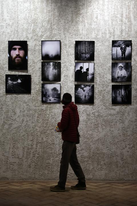 Distintas fotografías de Villar López y Pablo Lasaosa forman parte de una de las exposiciones