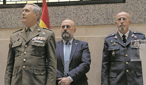 El coronel García Lidón, José Luis Arasti y el coronel Briones El coronel García Lidón, José Luis Arasti y el coronel Briones