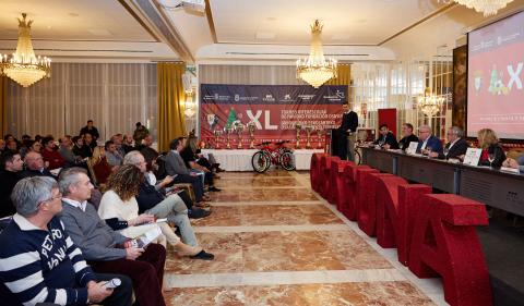 El acto de presentación del Interescolar se celebró en una de las salas del Hotel Tres Reyes El acto de presentación del Interescolar se celebró en una de las salas del Hotel Tres Reyes