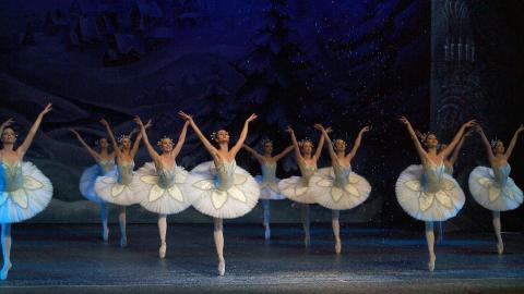 Bailarinas del Ballet Clásico Internacional, en un momento de El Cascanueces de Tchaikovsky
