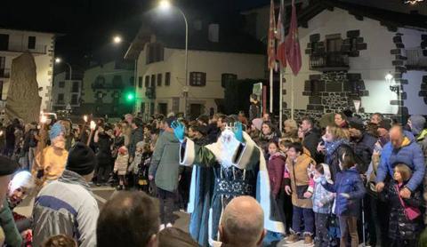 Melchor saluda a su paso por Leitza Leitza