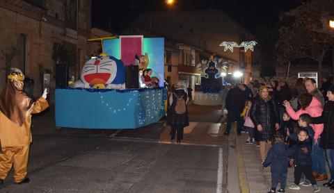 Asistentes contemplan el paso de la cabalgata Murchante