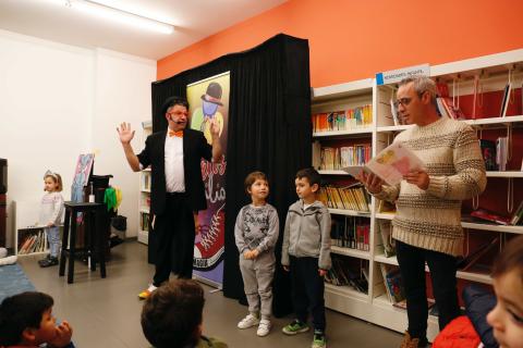 Magia Un momento de 'Magia entre libros' con Carlos Sicilia.