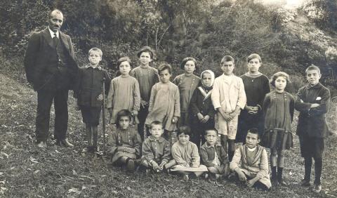 Grupo de niños pamploneses en el sanatorio de Pedrosa Grupo de niños pamploneses en el sanatorio de Pedrosa