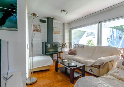 Espacio con chimenea en el chalé a la venta en Gorraiz Espacio con chimenea en el chalé a la venta en Gorraiz