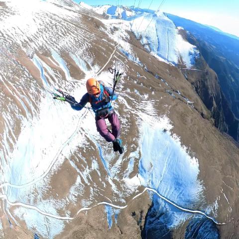 Espectacular imagen tomada por García en un vuelo con su parapente desde el pico Gallinero