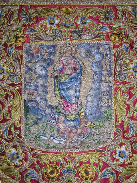 Inmaculada Concepción, detalle de un terno bordado por las Agustinas Recoletas de Pamplona para la propia sacristía del convento, segundo cuarto del siglo XVII Inmaculada Concepción, detalle de un terno bordado por las Agustinas Recoletas de Pamplona para la propia sacristía del convento, segundo cuarto del siglo XVII