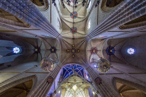 Crucero de la nave central de la Catedral de Pamplona