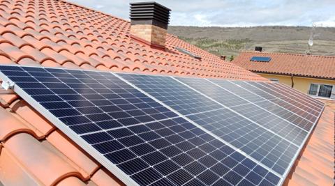 Instalación de autoconsumo solar en una vivienda navarra Instalación de autoconsumo solar en una vivienda navarra