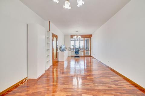 Salón del piso a la venta en Íñigo Arista Salón del piso a la venta en Íñigo Arista