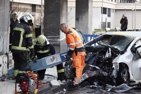 Restos del automóvil accidentado en el barrio de San Juan.