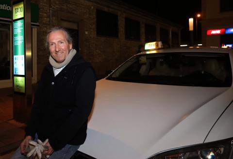 Taxi Juan Martínez Sanz, taxista en Pamplona y la Comarca, en la guardia del jueves.