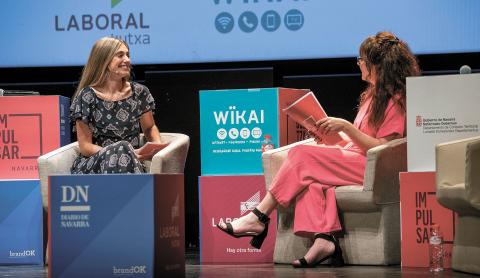 Leyre Mateos y Belén Galindo, en un encuentro de Impulsar Navarra Suplemento 120 aniversario