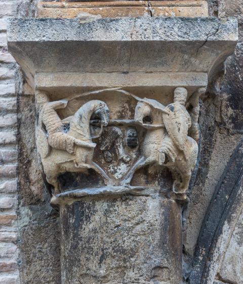 Palacio de los duques de granada de Estella - Lizarra - Capitel Roldan y ferragut